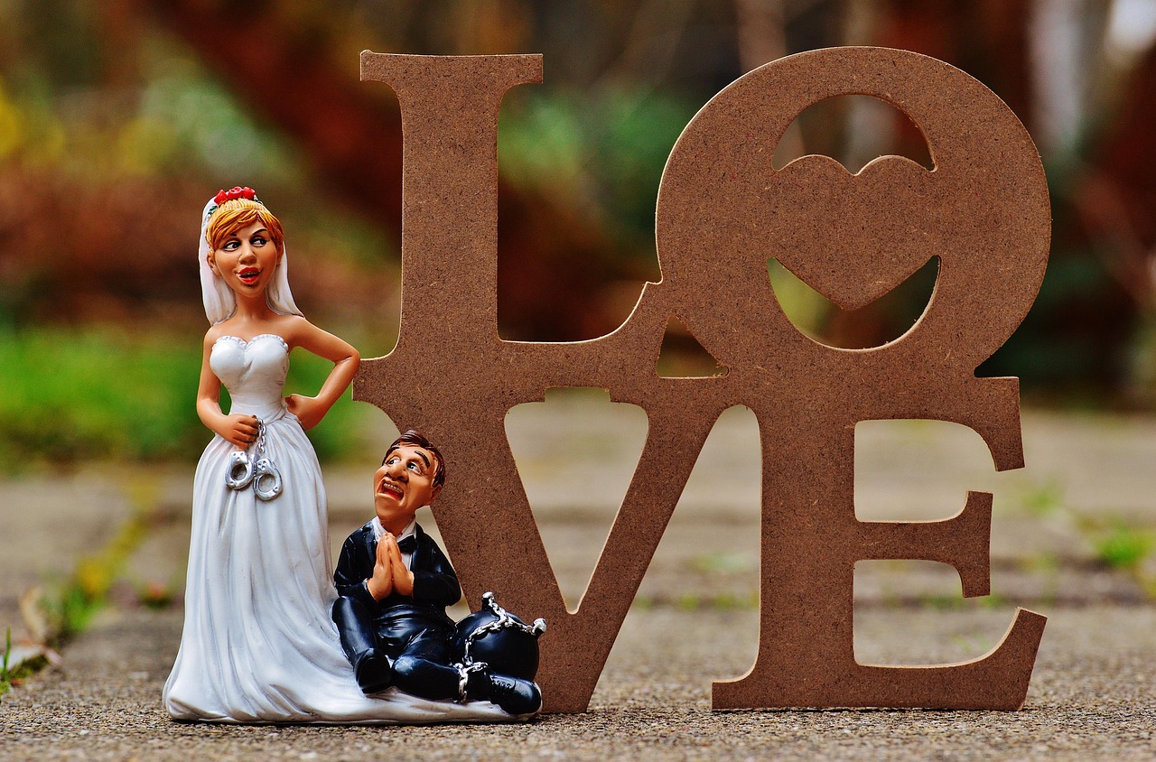 Immagine di una coppia felice durante un matrimonio, con testo informativo sul bonus matrimonio.