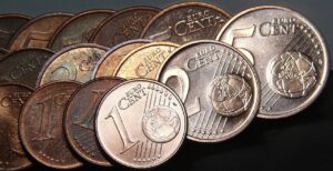 Moneta da 1 centesimo con errore di conio, valore stimato 2.500 euro.